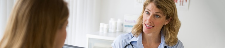Nutritionist talking with a patient