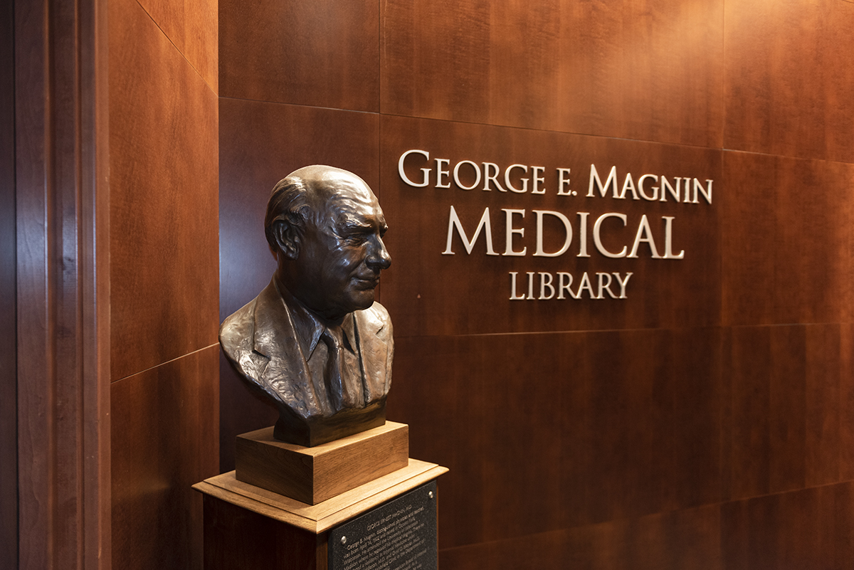 Statue of George Magnin