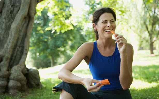 woman eating carrots