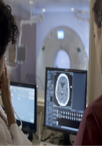doctors looking at brain scan
